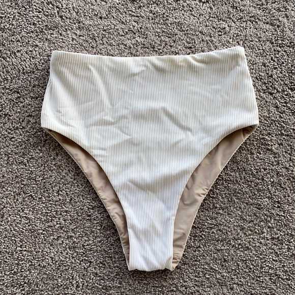 Lululemon Clear Waters Swim Bottoms👙🍋 - Picture 4 of 11